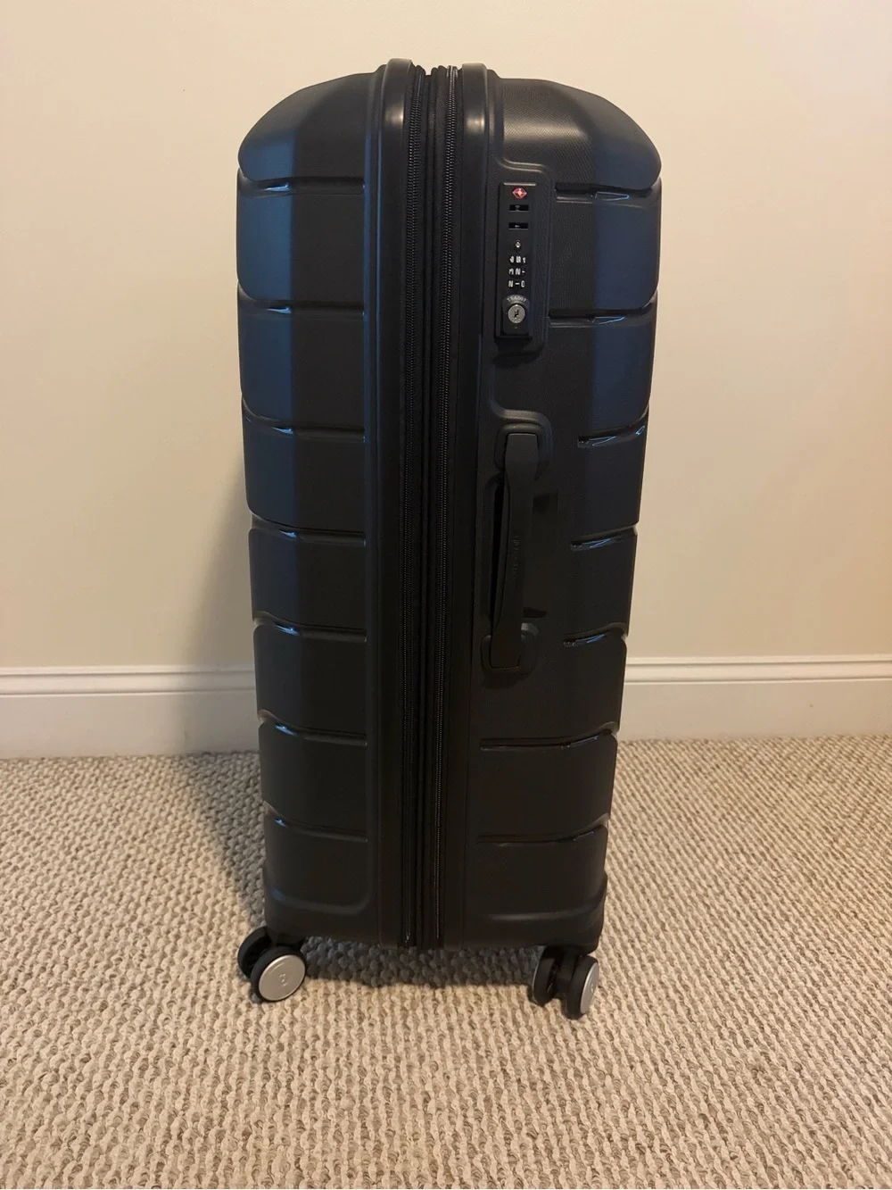 Samsonite Black Hardside Spinner Checked Luggage